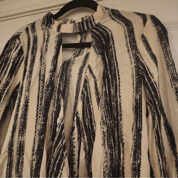 Gilli black and white striped open front blouse S - Picture 3 of 4
